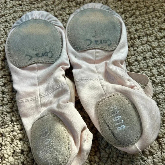 GUC Bloch ballet shoes size 6C. Run a bit small as they fit size 5 youth. Pink - Picture 4 of 5